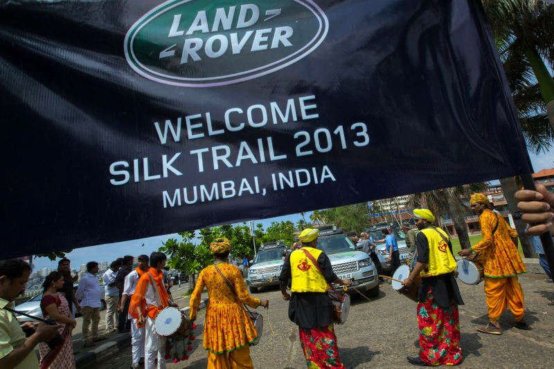 Illustration for article titled Land Rover Completes World’s First Hybrid Expedition Along Silk Trail From Solihull To Mumbai